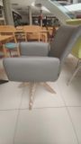 FAIRFIELD stolička s podrúčkami masívna podnož otočná